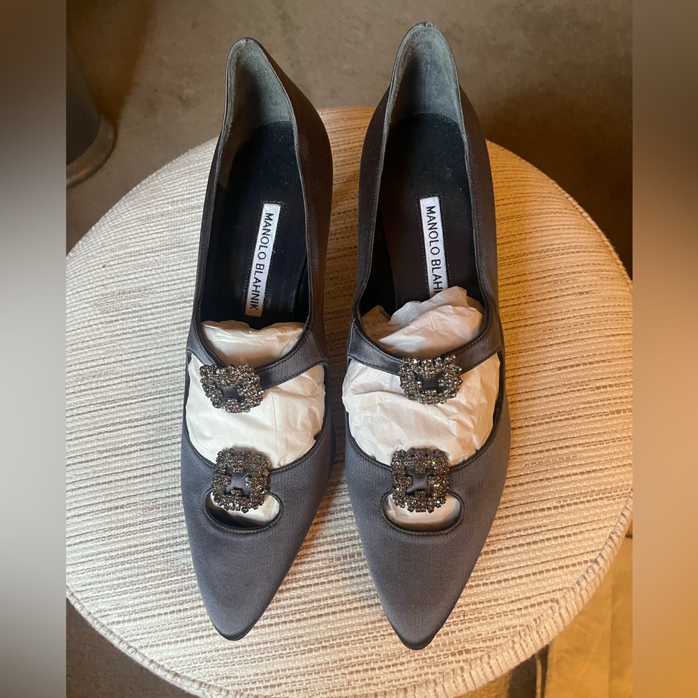Manolo Blahnik grey pups